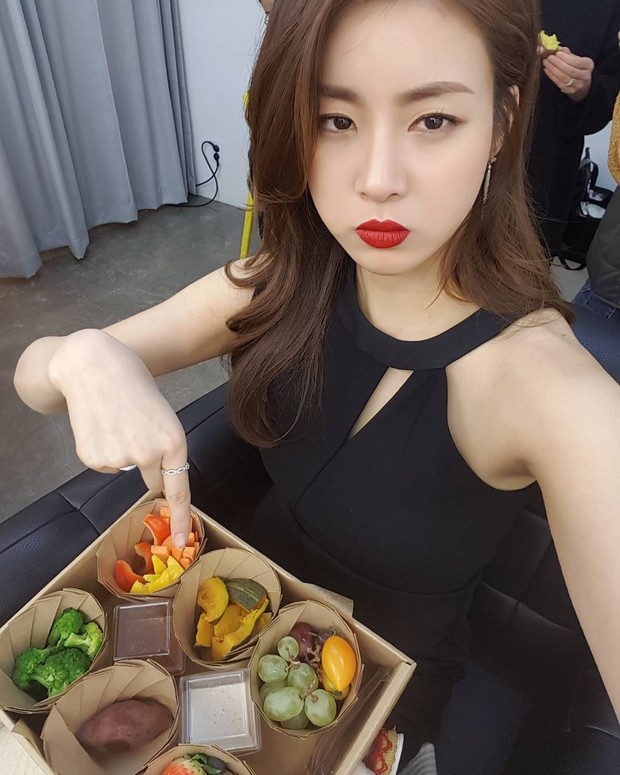 Gambar Aktris Korea dengan Menu Buah (wolipop.detik.com)