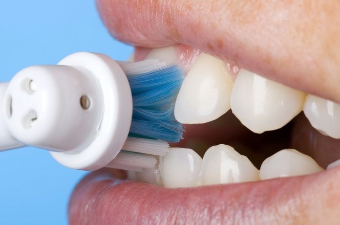 Memberishkan gigi dengan bahan alami 