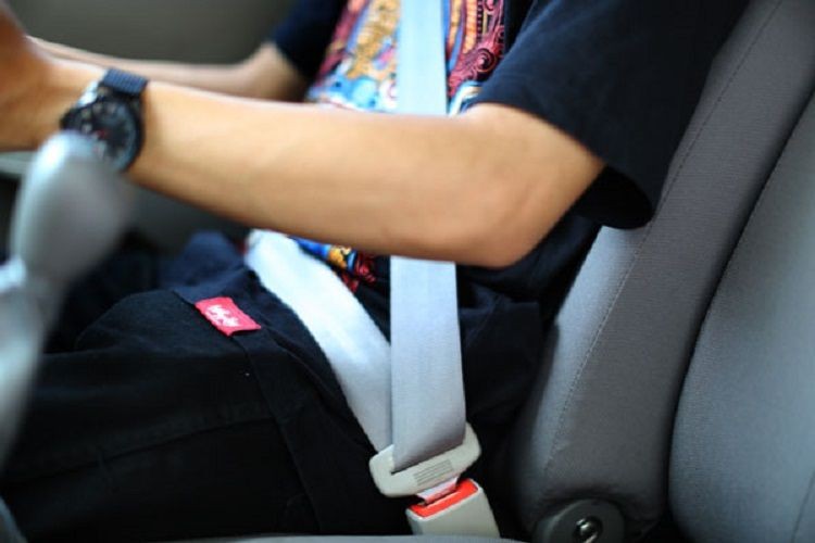 Ilustrasi Seat Belt Pada Mobil