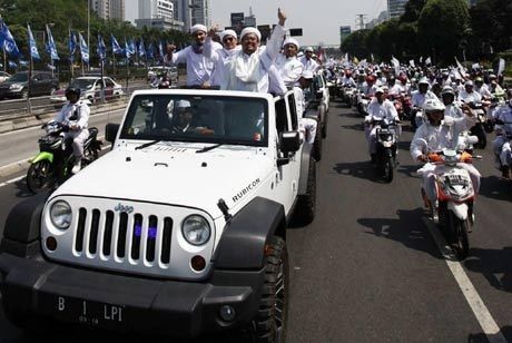 Habib Rizieq naik Jeep 