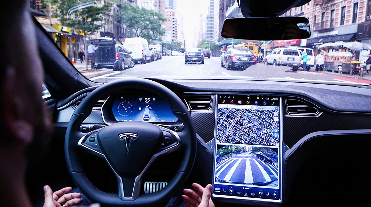 Fitur Autopilot Mobil Tesla
