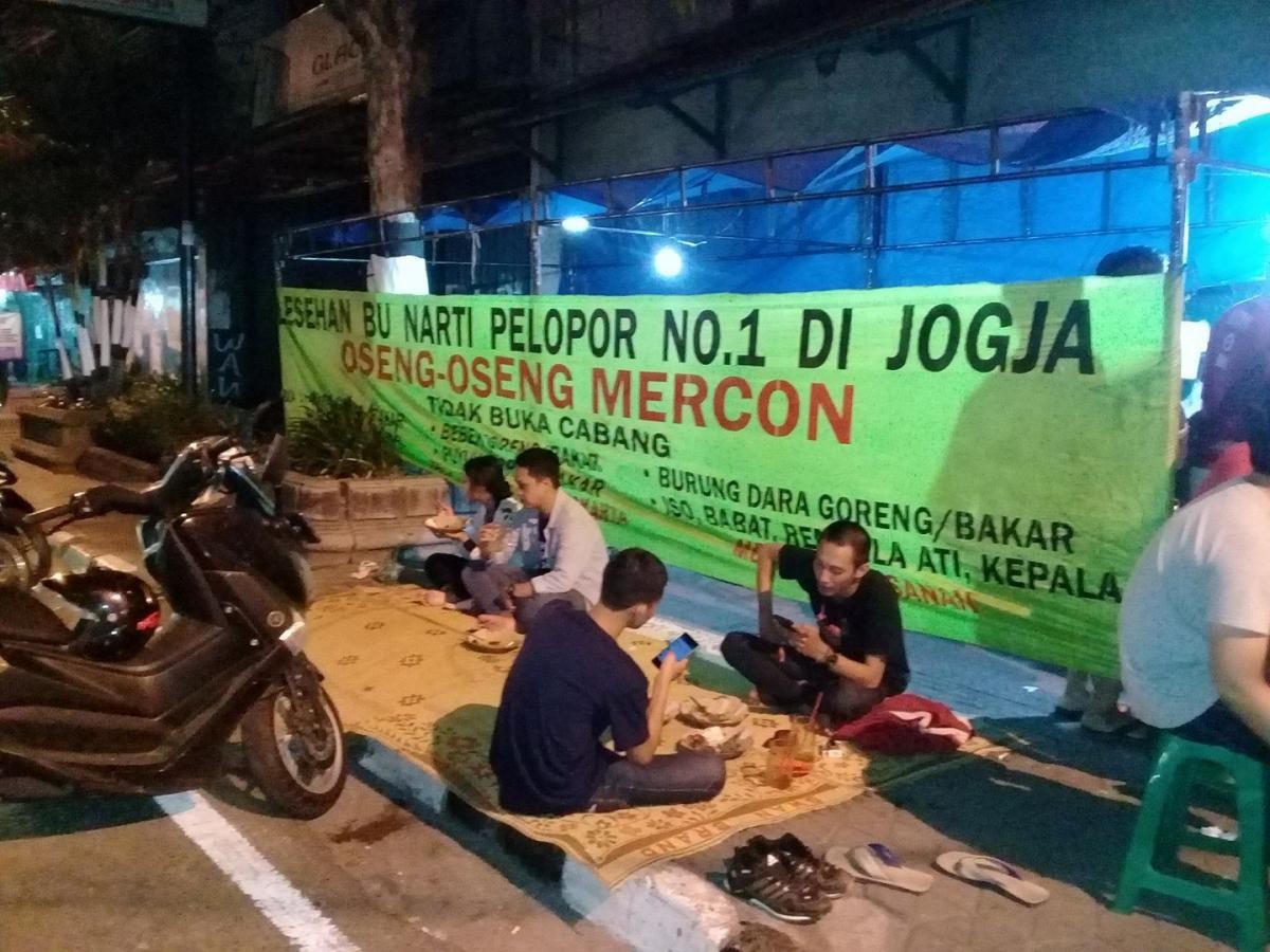 Warung Oseng Mercon Bu Narti