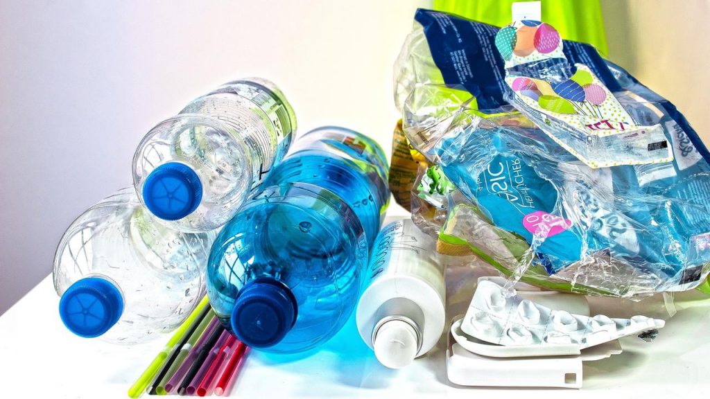 Kurangi Penggunaan Plastik  Danone Tertarik Kerjasama 