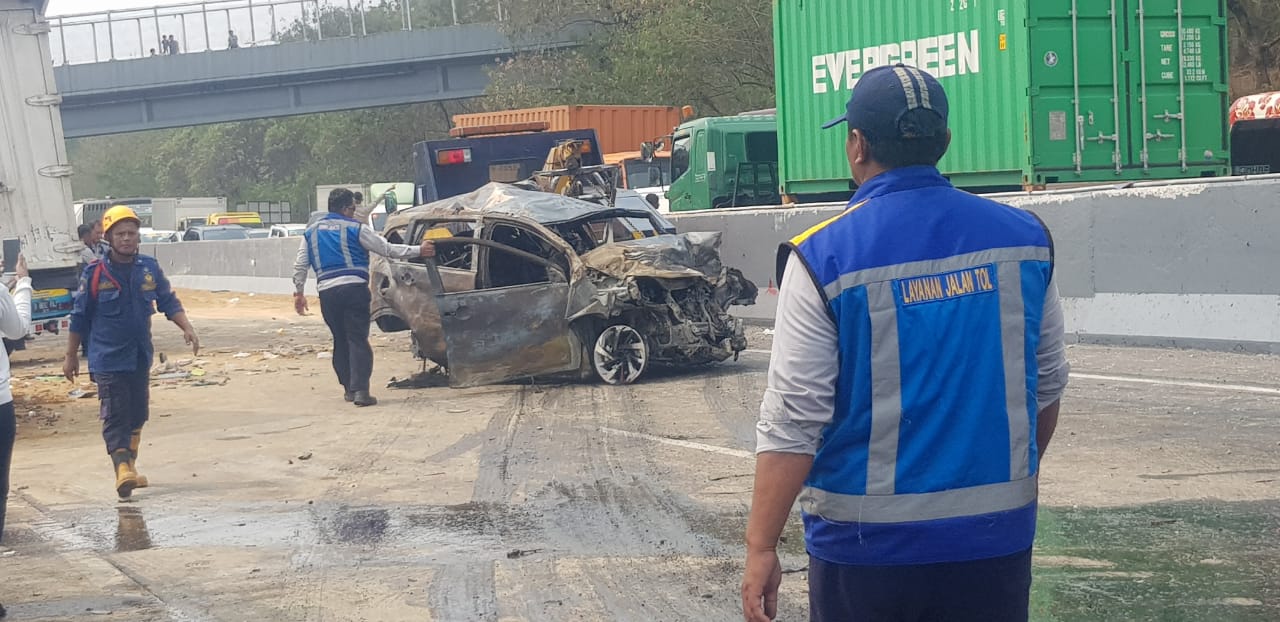  Kecelakaan  Di  Jalan Tol Hari  Ini  Seputar Jalan