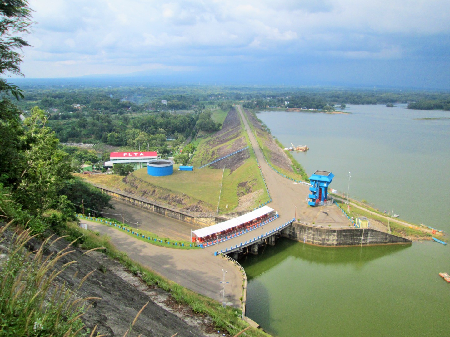 Paling Keren Manfaat Waduk Sebagai Tempat Wisata - Cakrawala