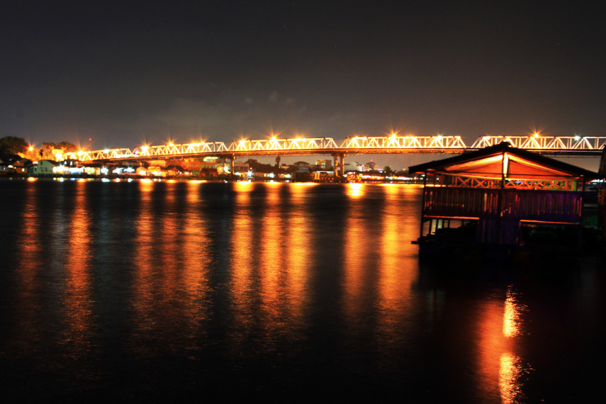 5 Hal yang Menjadi Daya Tarik Taman Alun Kapuas Kota ...