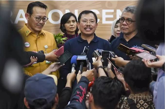 Menteri Kesehatan Serahkan Gaji Pertama untuk BPJS, Berapa ...
