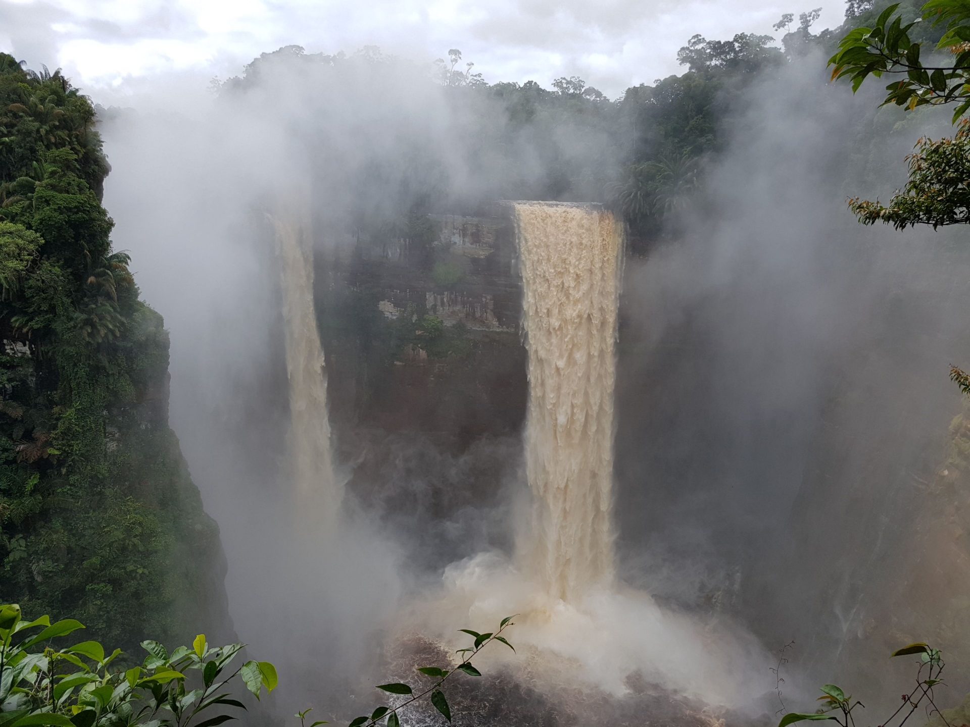 Petualangan Menakjubkan di Air Terjun Nokan Nayan: Destinasi Tersembunyi di Kalimantan yang Menaklukkan Jiwa