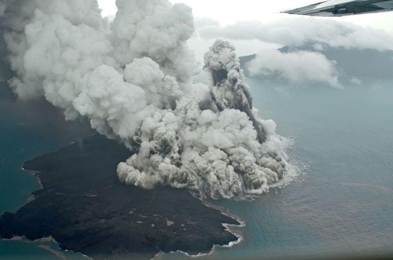 Erupsi gunung Anak Krakatau