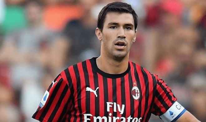 Barcelona dan Lazio Berebut Pemain Belakang AC Milan ...