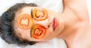Cara membuat masker tomat untuk kulit wajah 