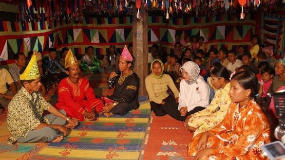 Batombe Keelokan Berbalas Pantun Masyarakat Minang dalam