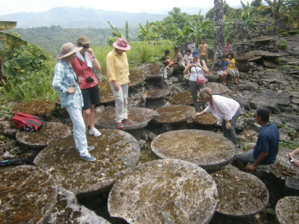 Situs Megalitik Tetegewo  Desa Hisao’oto
