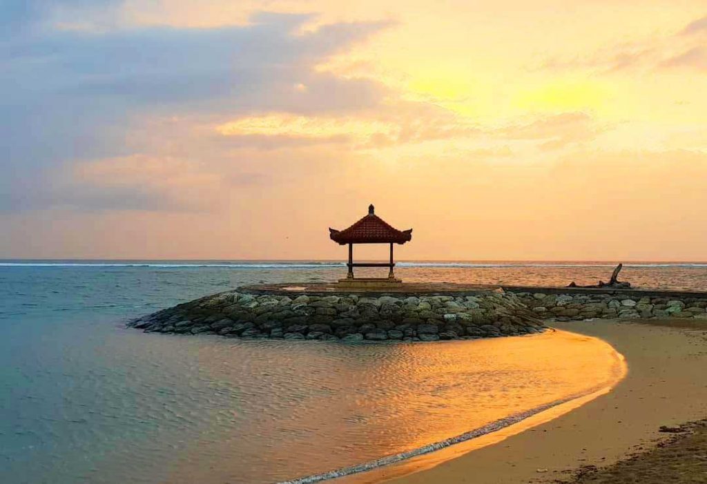 Pantai Sanur (www.kompasiana.com)