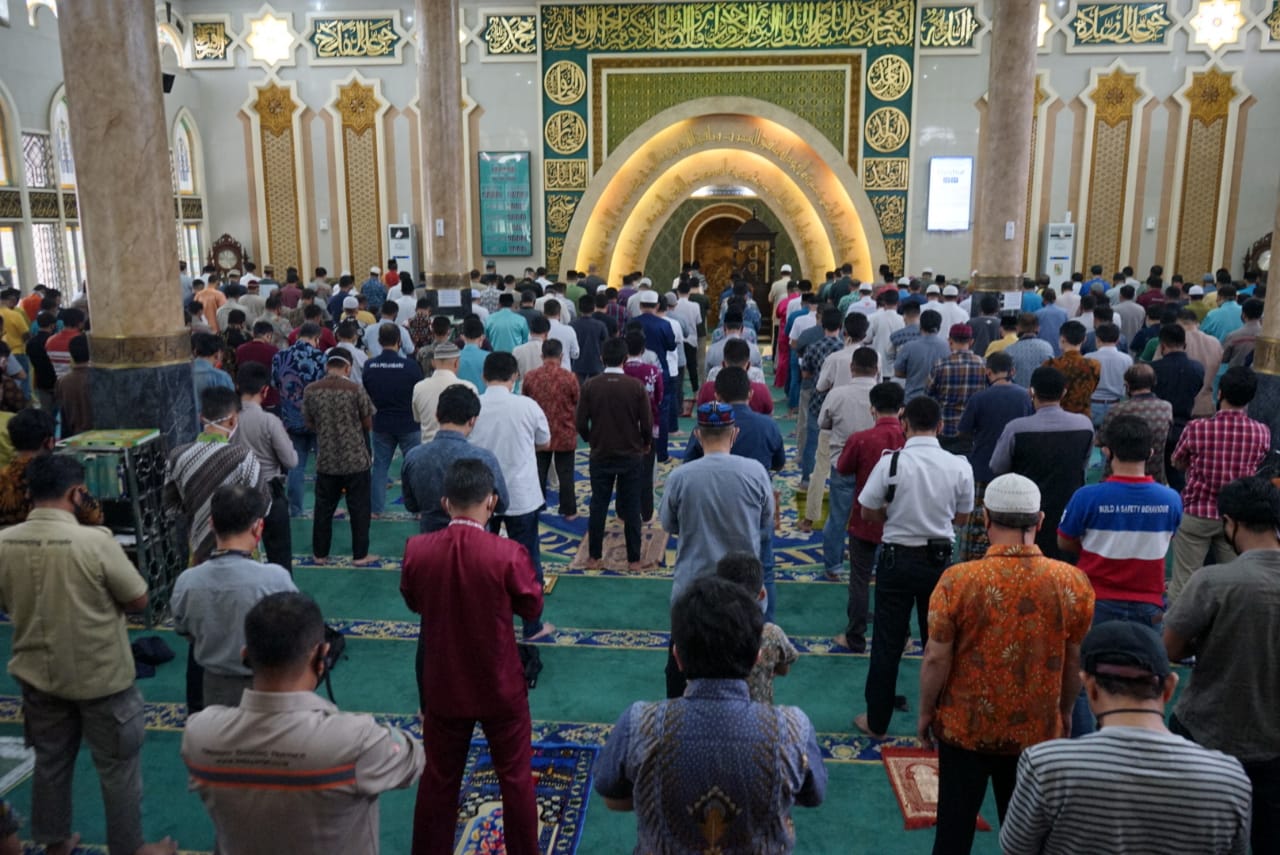 Penjelasan MUI Soal Larangan Salat Jumat 2 Gelombang ...