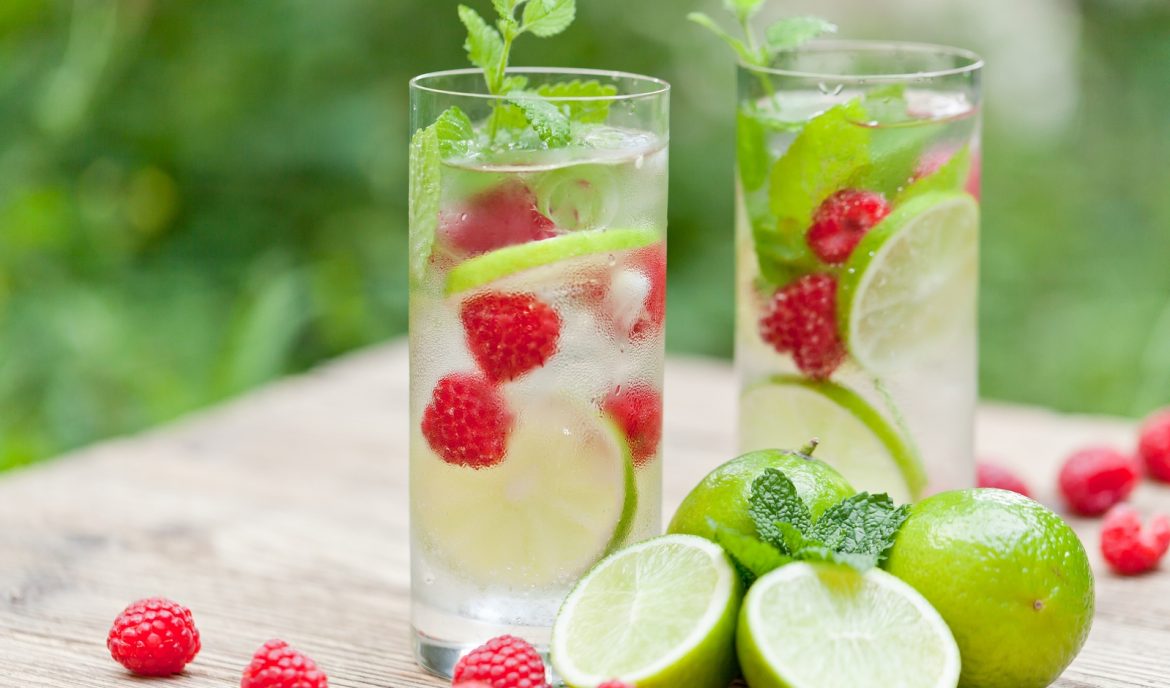 3 Cara Membuat Infused Water yang Enak dan Sehat Kesehatan