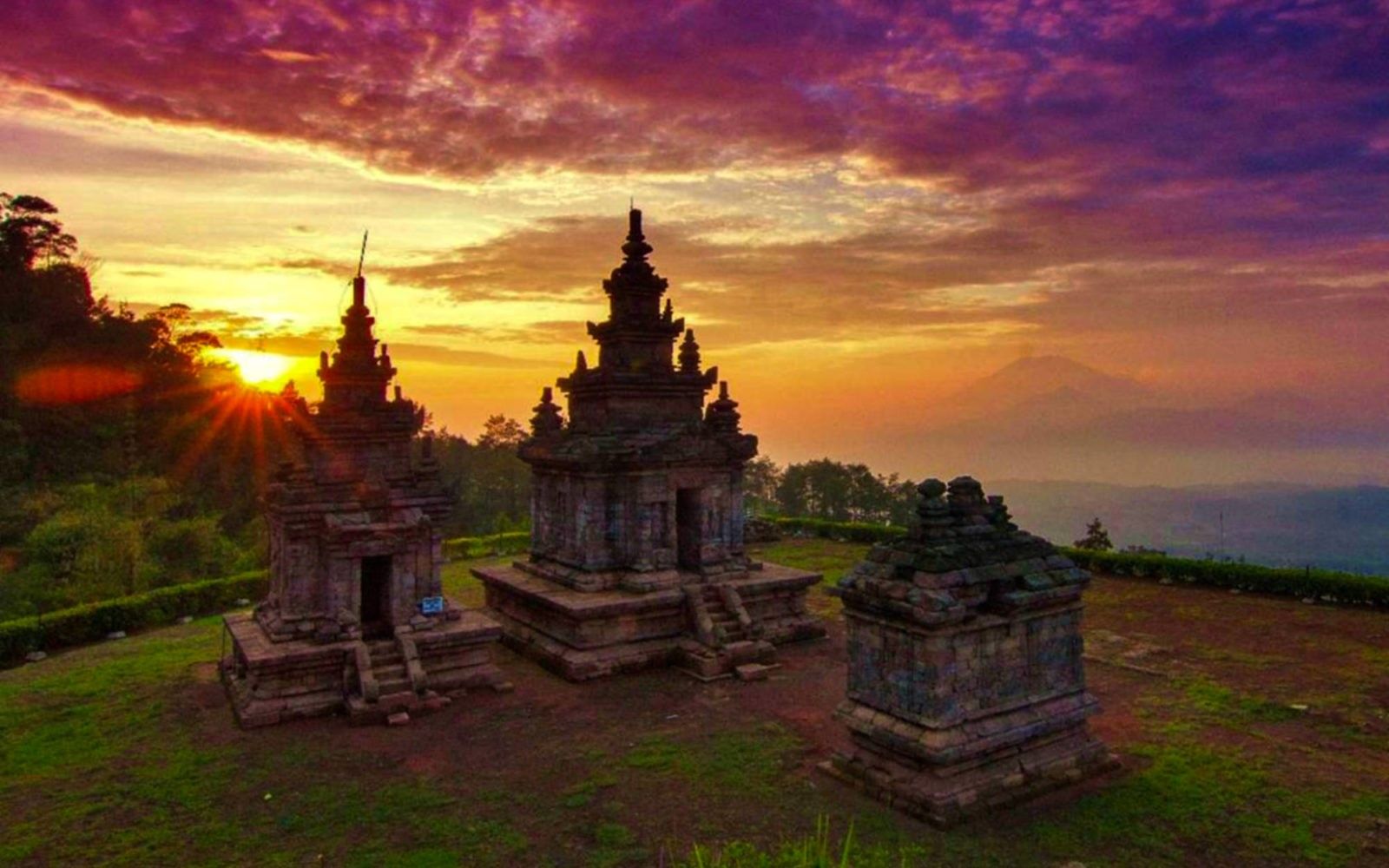 Download Rumah Kayu Gedong Songo Background